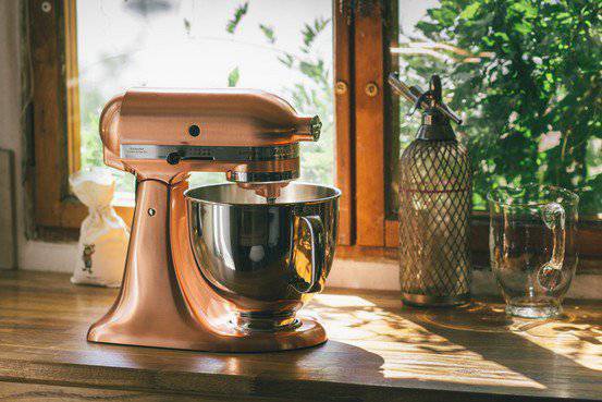 Bronzovy kuchynsky robot KitchenAid