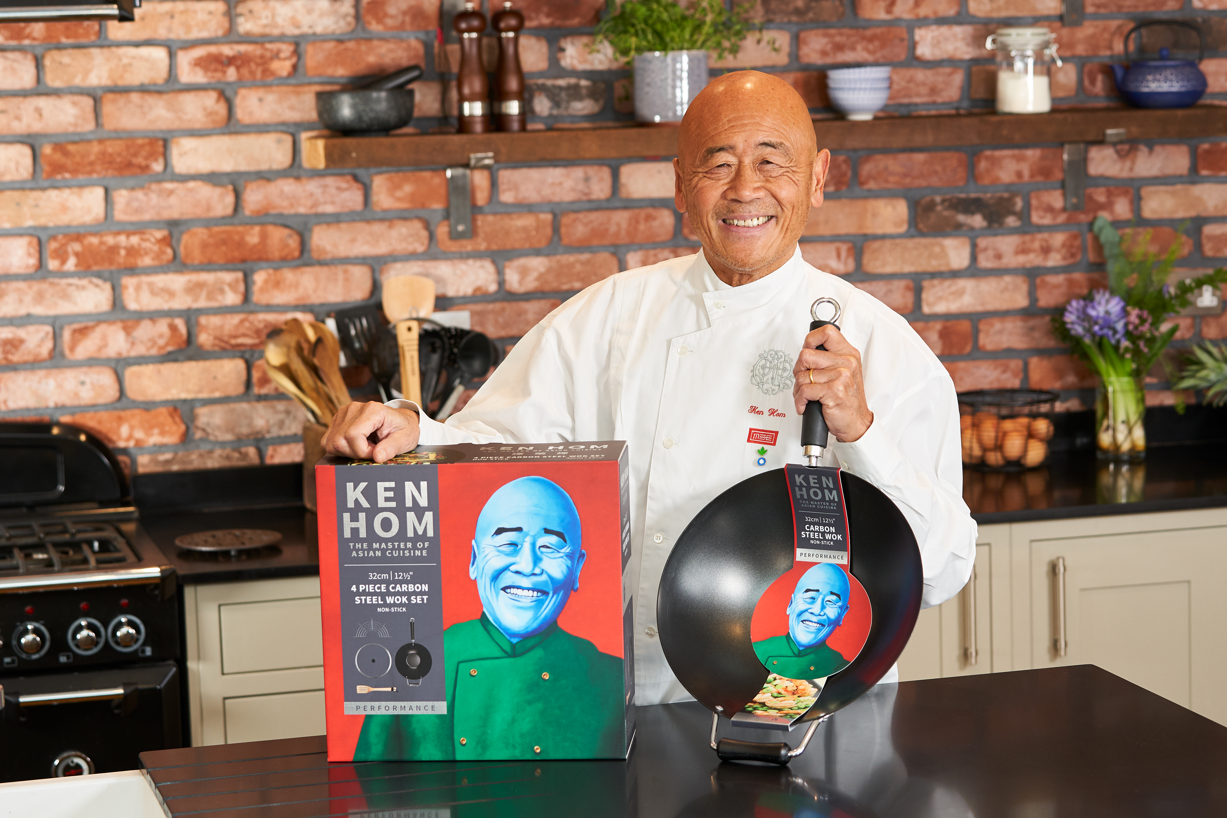 zakladateľ Ken Hom