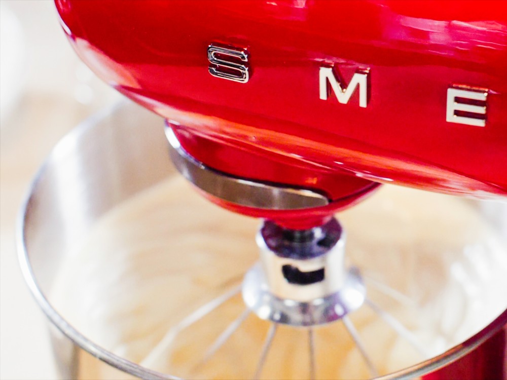 Smeg Retro style kuchynský robot SMF03, červený